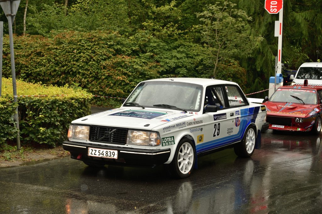 Heino Mejer var favorit til at vide Munkebjerg Hillclimb, men måtte melde afbud. Til gengæld reddede farmand Kurt Mejer familiens ære ved at køre sin Volvo 242 Turbo fra 1983 inde på løbets samlede tredjeplads.
(Foto: Michael Eisenberg)